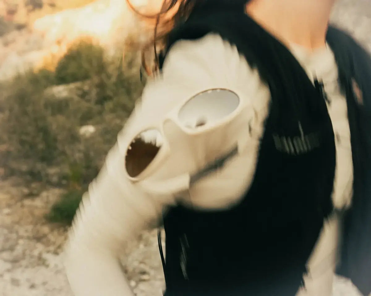 Frame clipped onto a running vest
